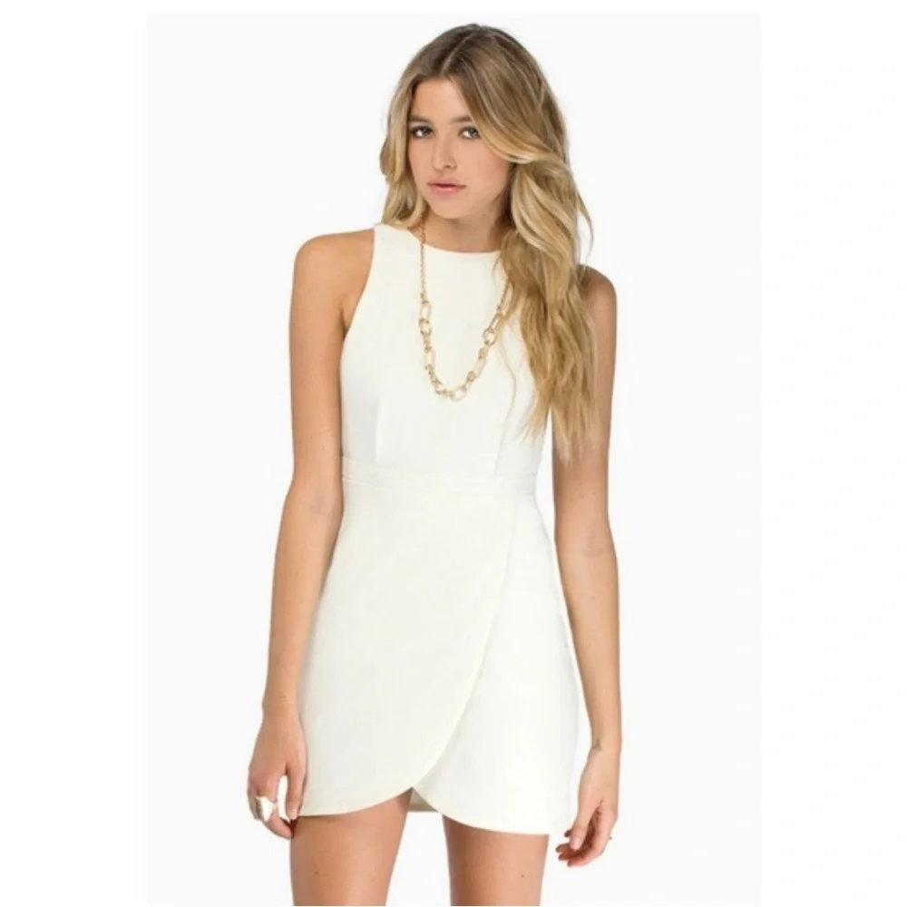 Tobi tulip hem dress in ivory white. Like new condition. Worn twice. Size L - Picture 1 of 4